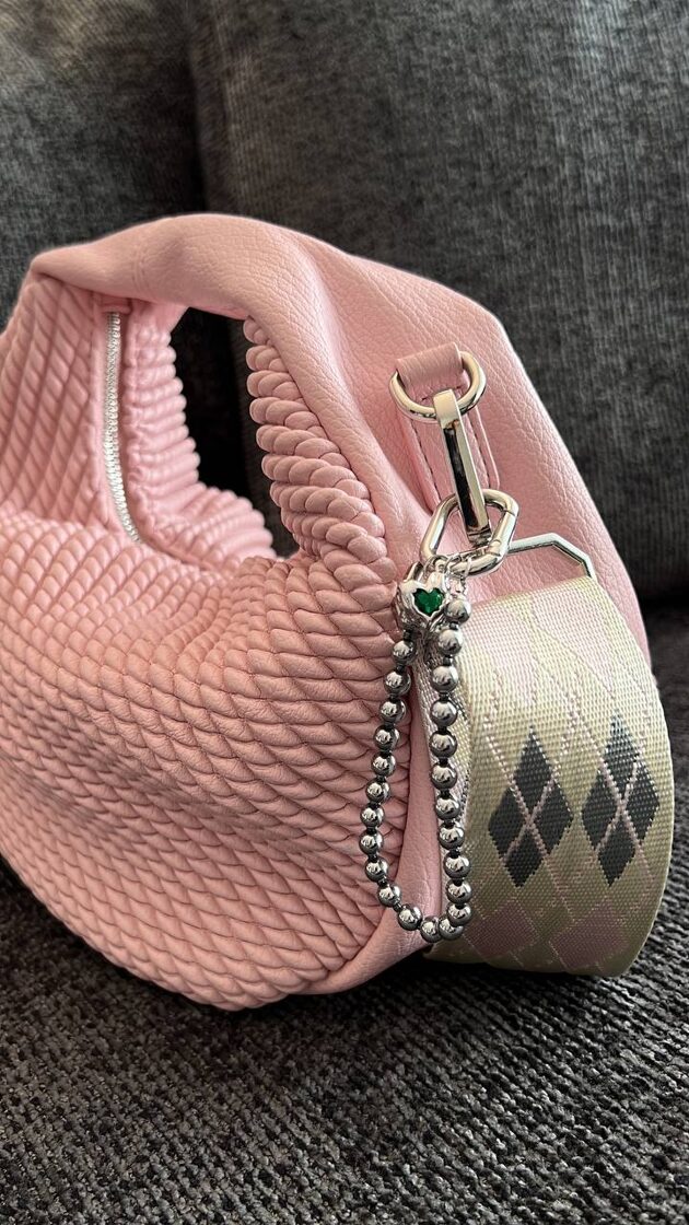 Hematīts CHAIN-04, elegants rotājums ar izteiktu metālisku spīdumu un dabīgu akmens tekstū