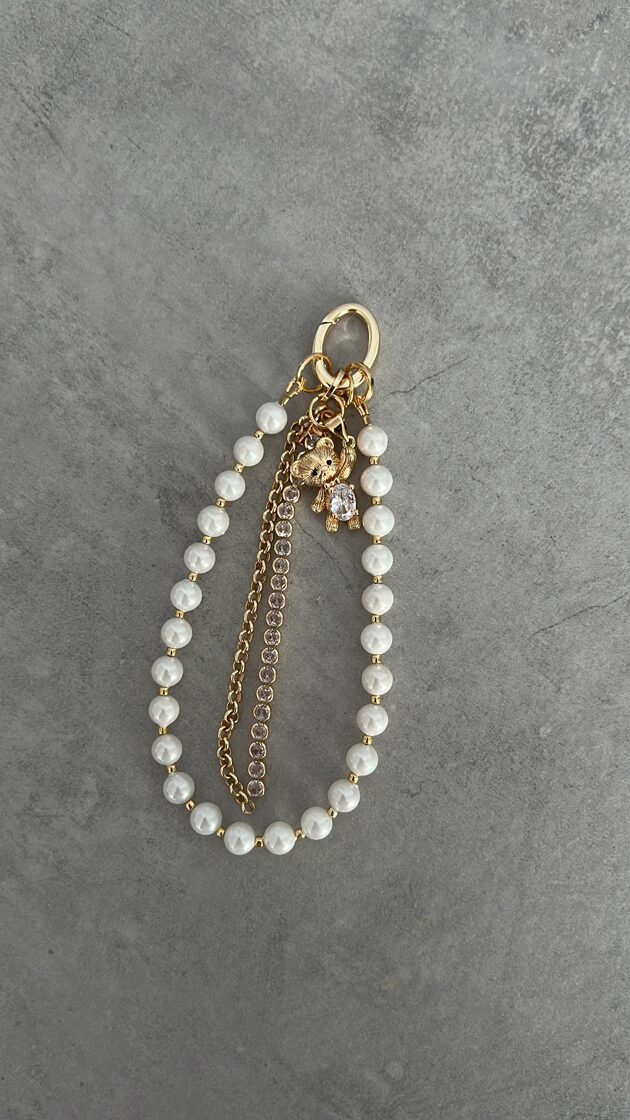 Baltā pērlīte ar gludu virsmu un elegantu dizainu, piemērota rotām vai dekoratīviem izstrā