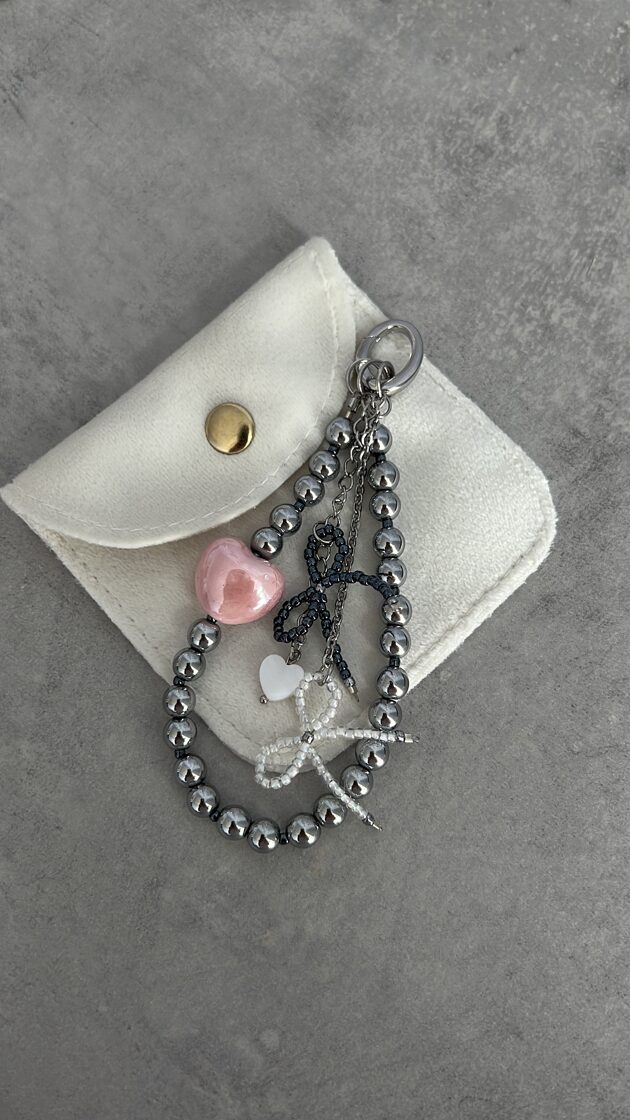 Hematīts, CHAIN-19, ir elegants rotaslietu elements ar metāliski spīdīgu virsmu.