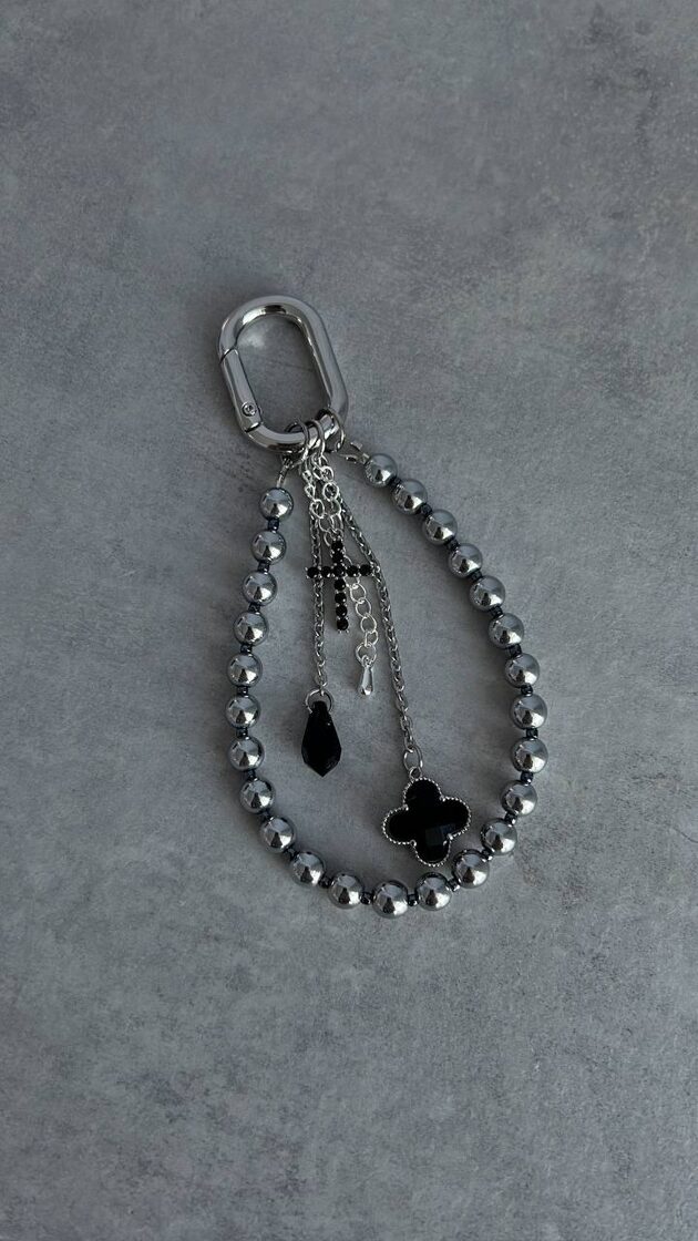 Hematīta ķēde ar elegantu dizainu, piemērota rotāšanai un enerģijas harmonizēšanai.