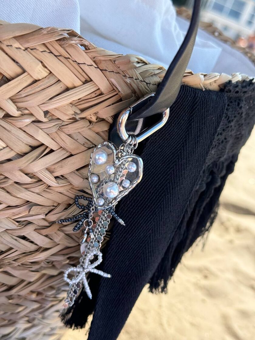 Hematīta ķēde ar desmit akmeņiem, piemērota rotāšanai un enerģijas līdzsvarošanai.