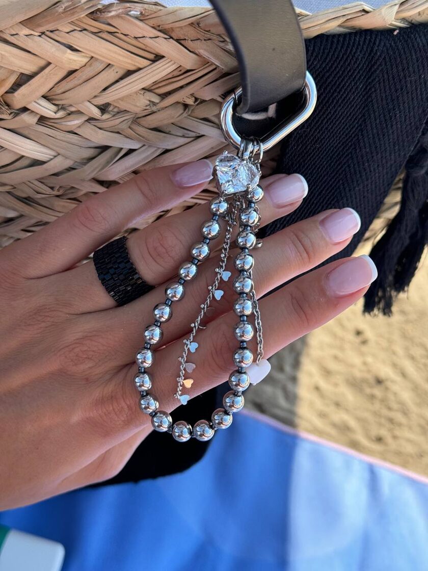 Hematīts CHAIN-11 ir dabīgs minerāls, kas pazīstams ar savu spīdīgo virsmu un tumšās sarka