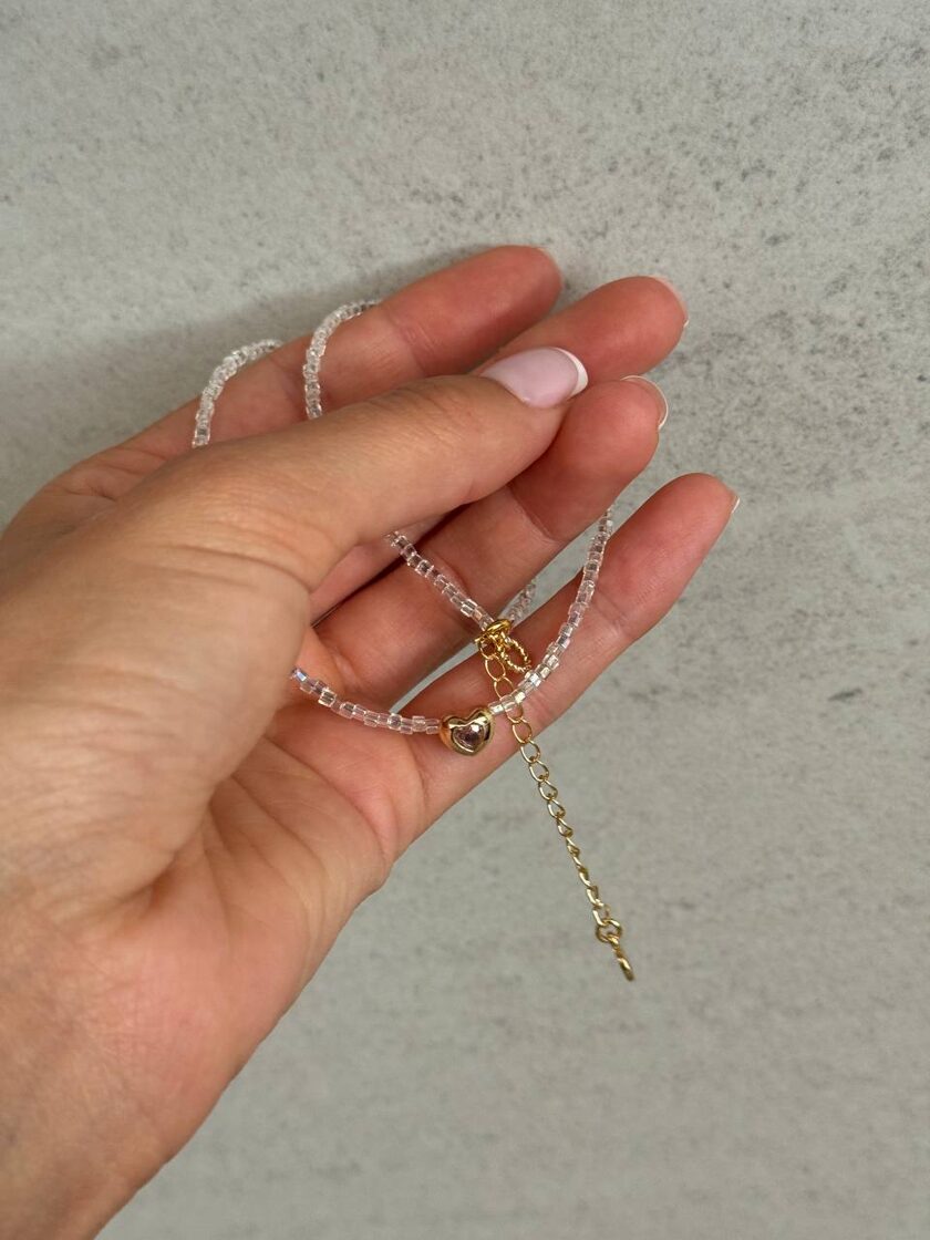 Baltā pērle ar maziem dubultiem sirdīm, stilīgs un elegants kaklarota.