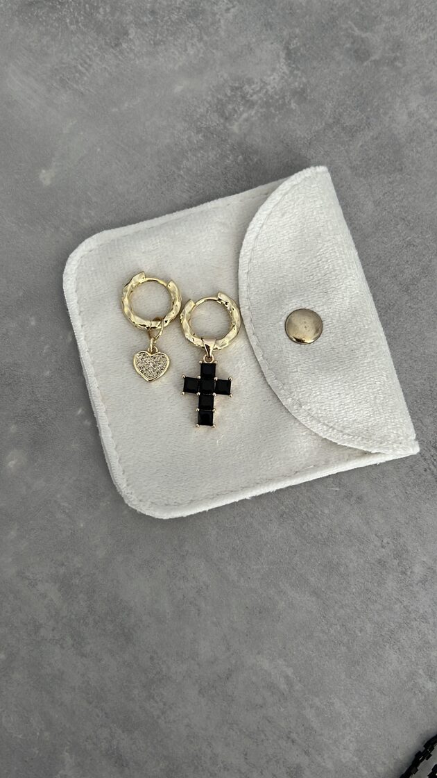 Серьги EARRINGS-42 с современным дизайном и элегантным видом, подходят для повседневной и торжественной обстановки.