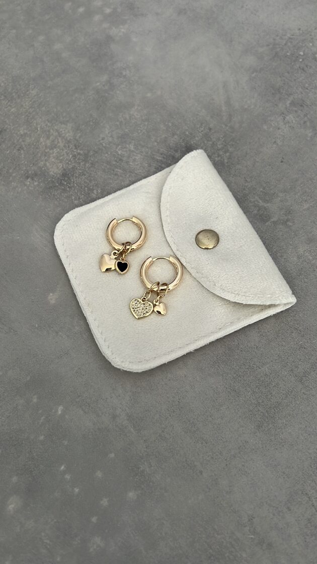 Современные серьги с элегантным дизайном, подходящие для повседневных и торжественных мероприятий.