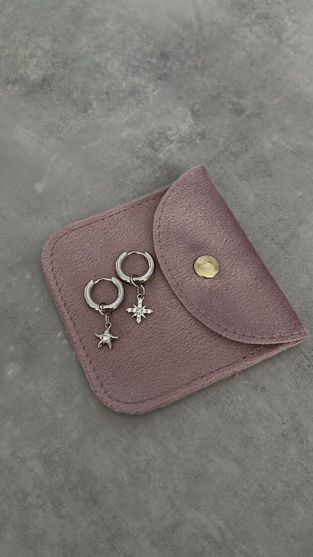 Modernas auskari ar elegantu dizainu, ideāli piemēroti ikdienas valkāšanai.