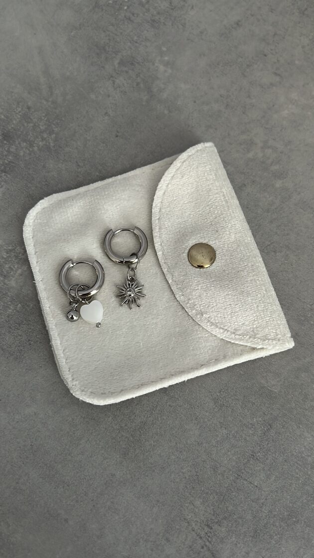 Moderni auskari ar elegantu dizainu, piemēroti ikdienas valkāšanai un svinīgiem pasākumiem