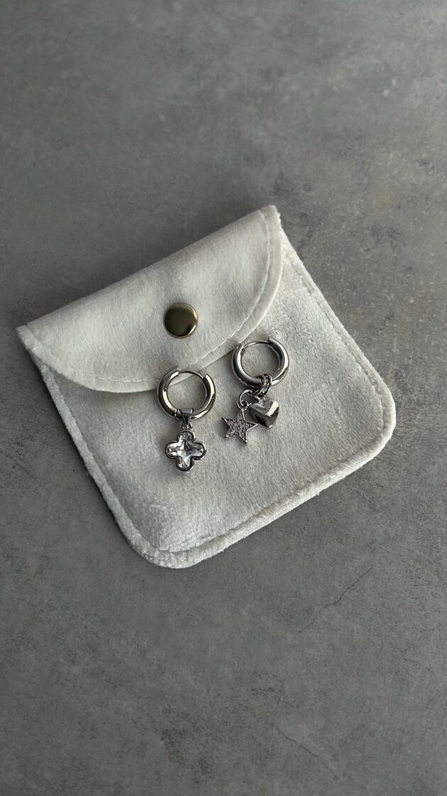 Eleganti auskari ar modernu dizainu, piemēroti ikdienas un svinīgiem pasākumiem.