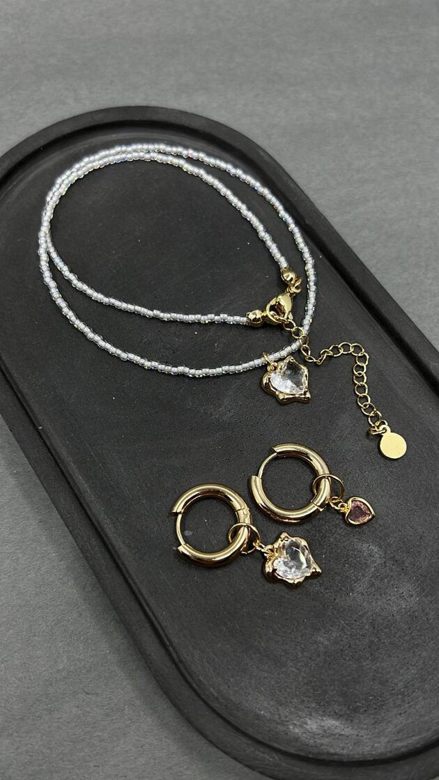 Комплект 10: LOVE включает различные предметы, символизирующие любовь и близость.