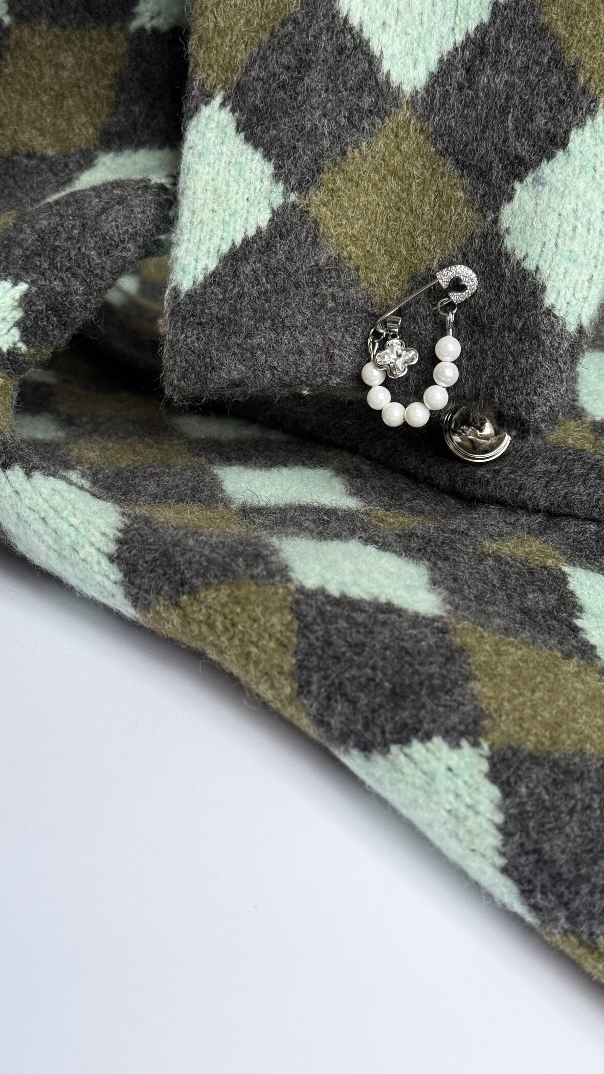 PIN 01 ir 3 cm garš pievienojamais elements, piemērots dažādu objektu stiprināšanai.