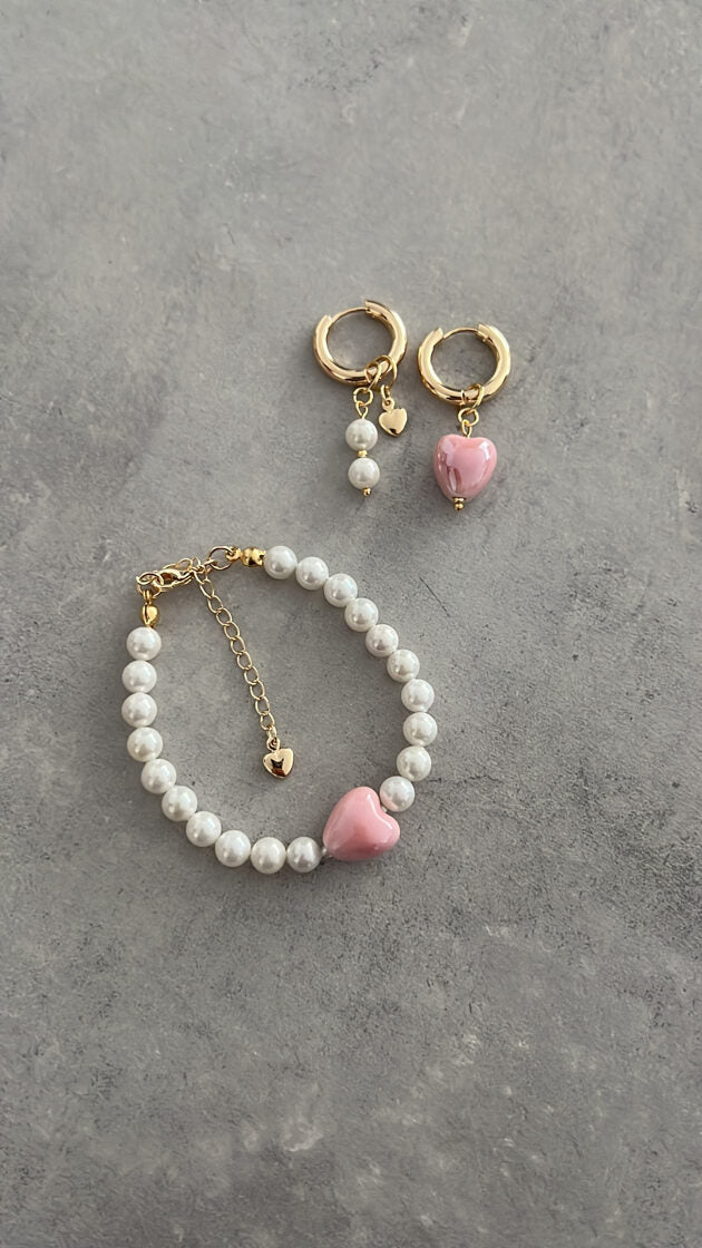 Komplektā iekļauta rokassprādze Mallorca 15.5 cm un auskari.