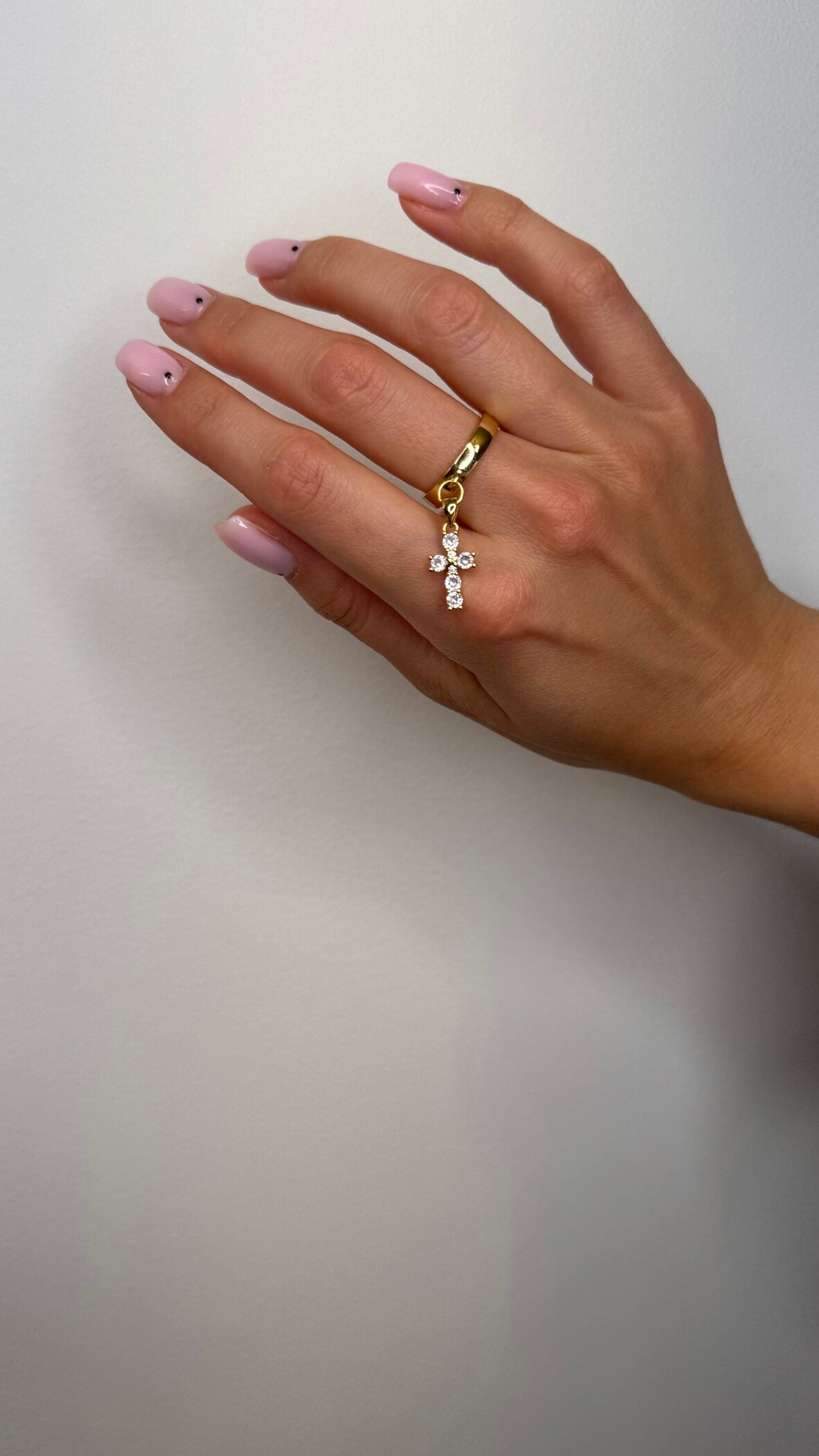 Universāls gredzens SPECIAL-RING-45 izmēram 16-19, eleganta dizaina un kvalitatīviem mater