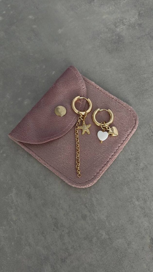 Элегантные серьги с современным дизайном, подходящие для повседневной носки или торжественных мероприятий.