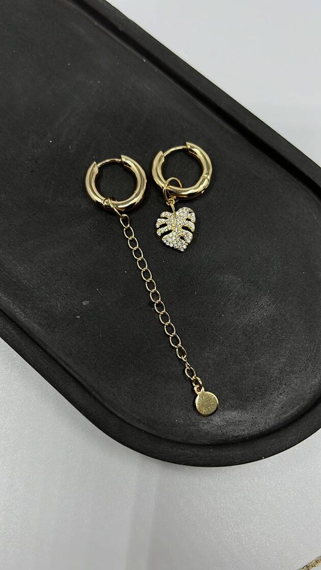 Современные серьги с элегантным дизайном, подходящие для повседневной носки или торжественных мероприятий.