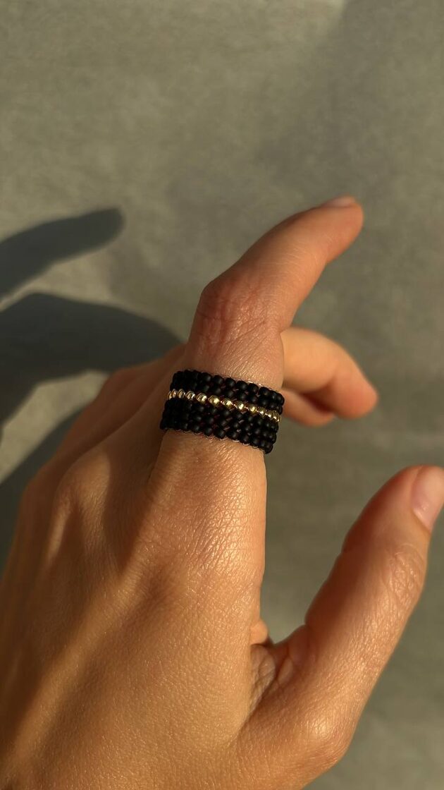 Gredzens Black Matte with One Centered Gold