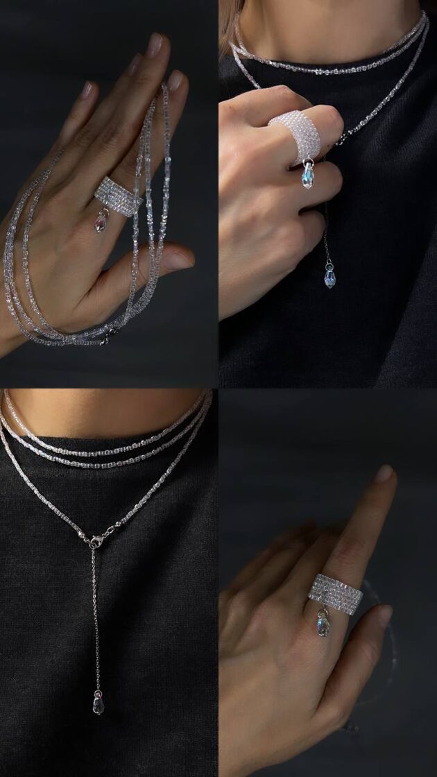 Комплект состоит из элегантного кольца и тройного чокера белого цвета.